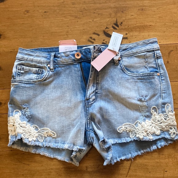 2 for $10 | NWT Eightytwo denim shorts - Picture 1 of 9